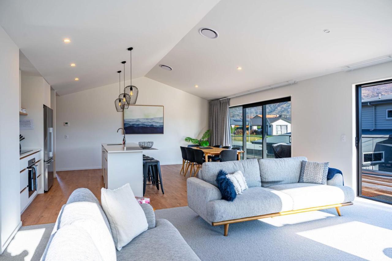 Kikorangi Mountain Vista Villa Уанака Екстериор снимка