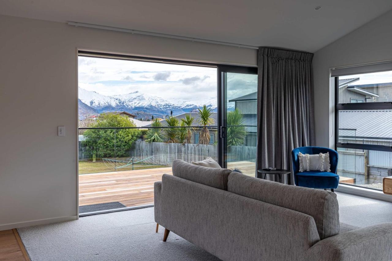 Kikorangi Mountain Vista Villa Уанака Екстериор снимка
