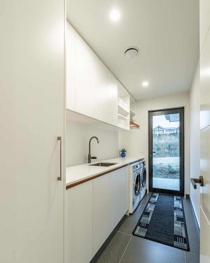 Kikorangi Mountain Vista Villa Уанака Екстериор снимка