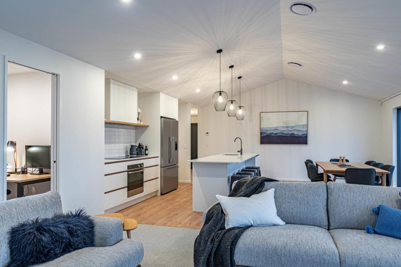 Kikorangi Mountain Vista Villa Уанака Екстериор снимка