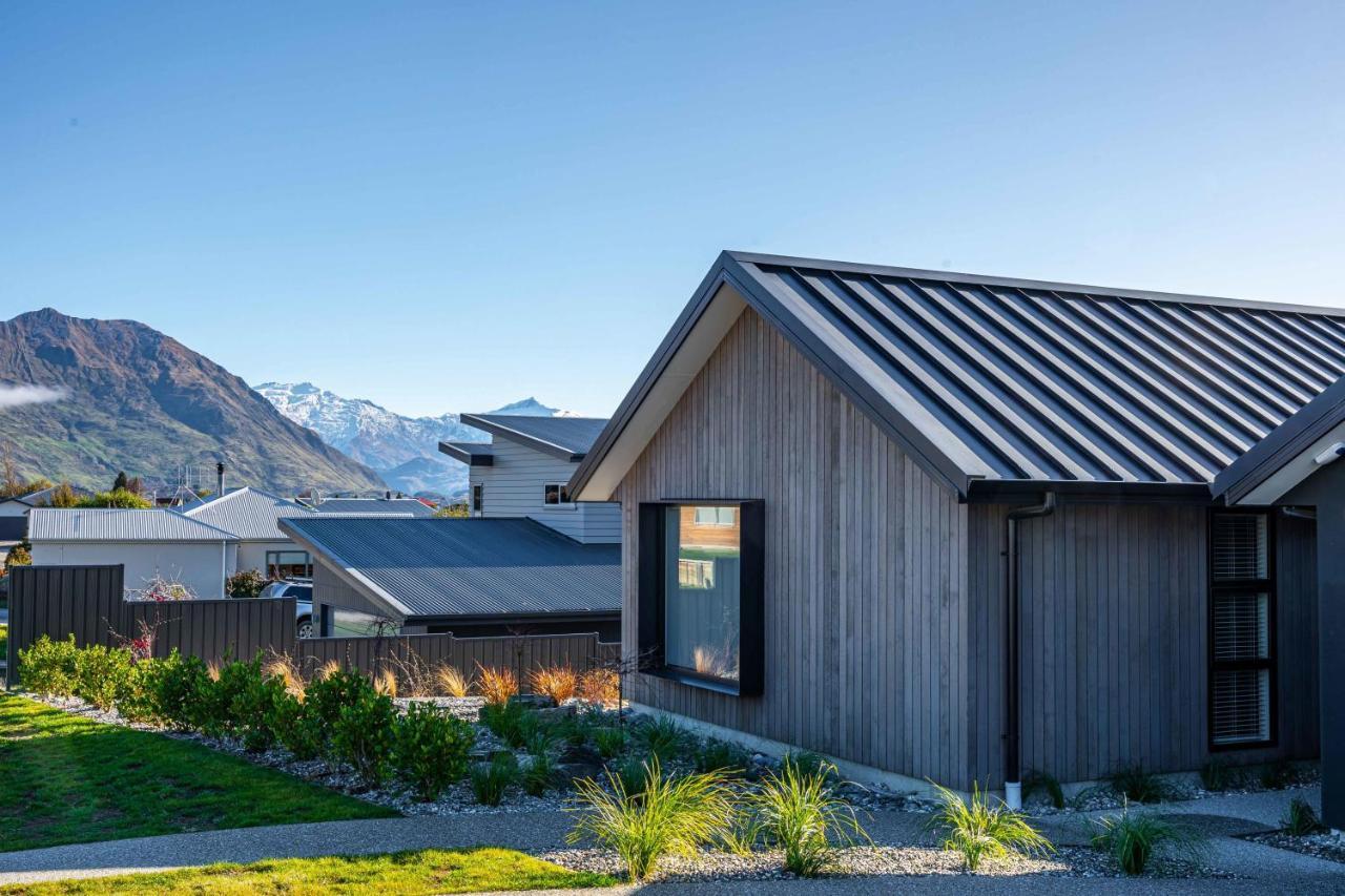 Kikorangi Mountain Vista Villa Уанака Екстериор снимка