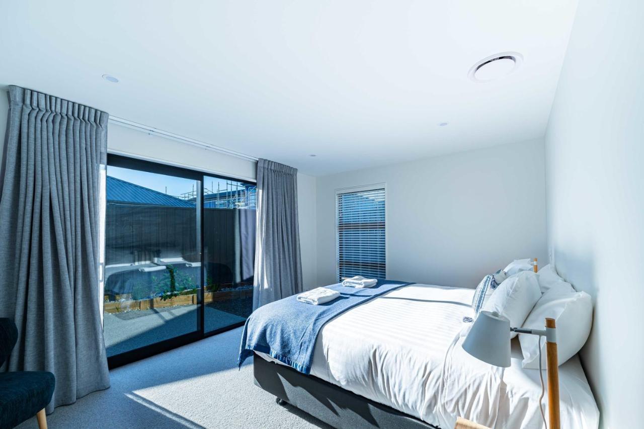 Kikorangi Mountain Vista Villa Уанака Екстериор снимка